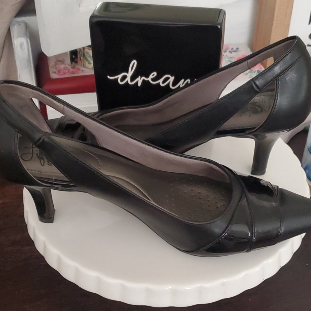 Black kitten heels